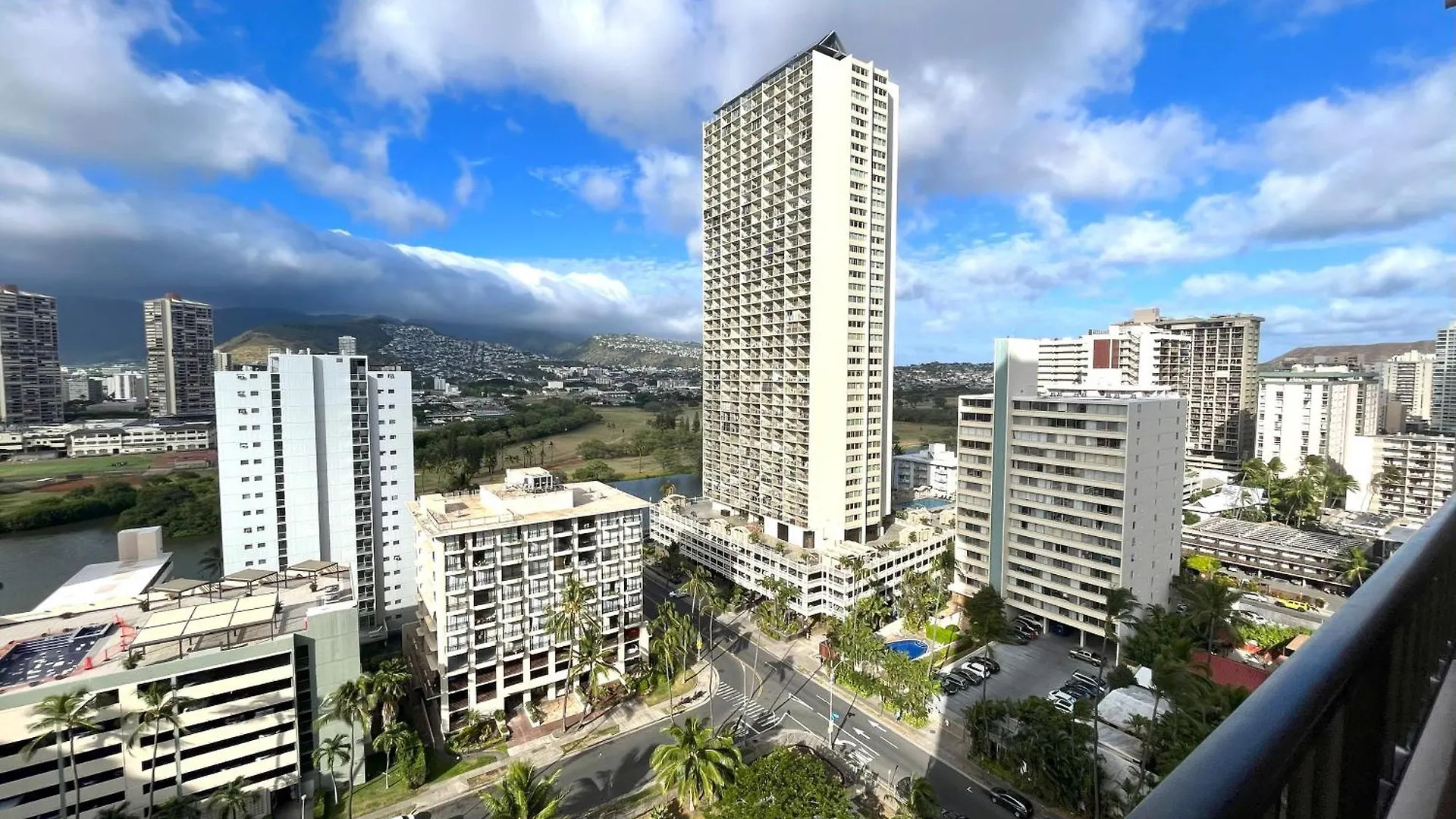 Royal Kuhio 1702 - Spacious Studio With Stunning Mountain City Views In The Heart Of Waikiki! Honolulu