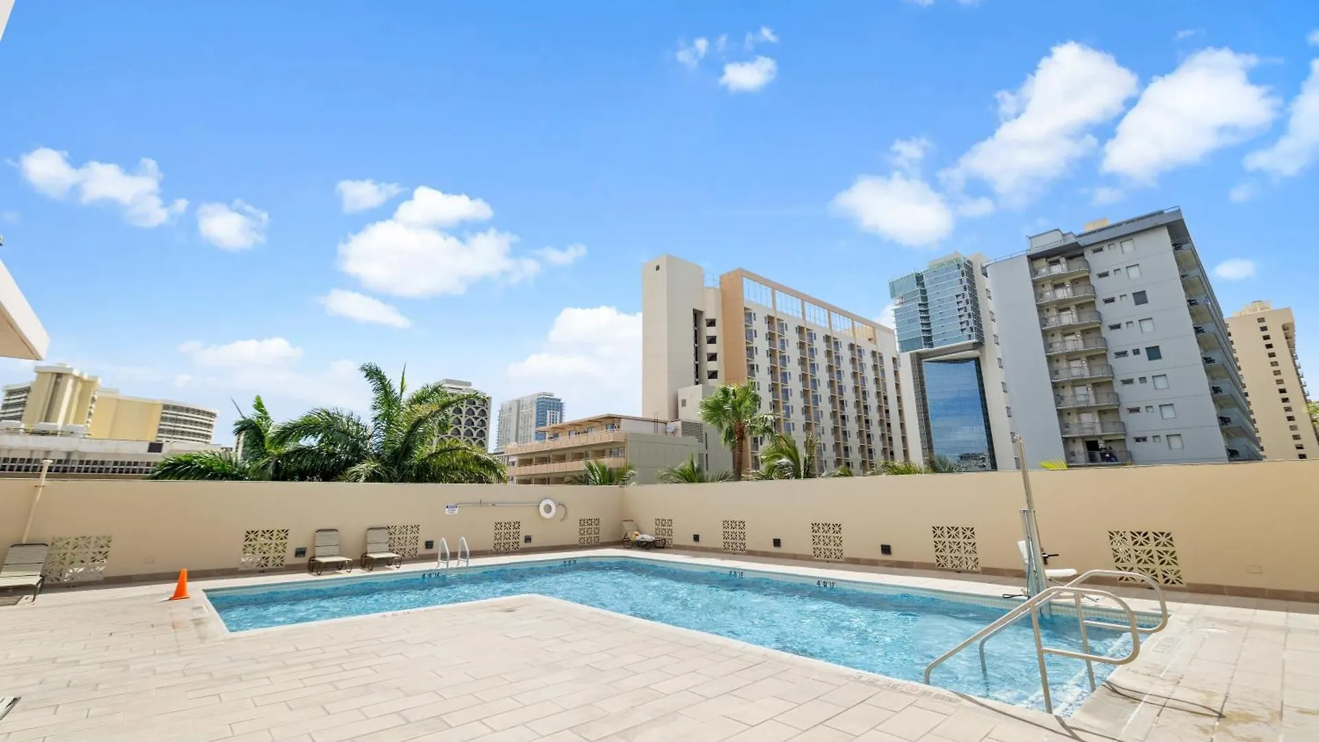 Royal Kuhio 1702 - Spacious Studio With Stunning Mountain City Views In The Heart Of Waikiki! Honolulu Ferienhaus