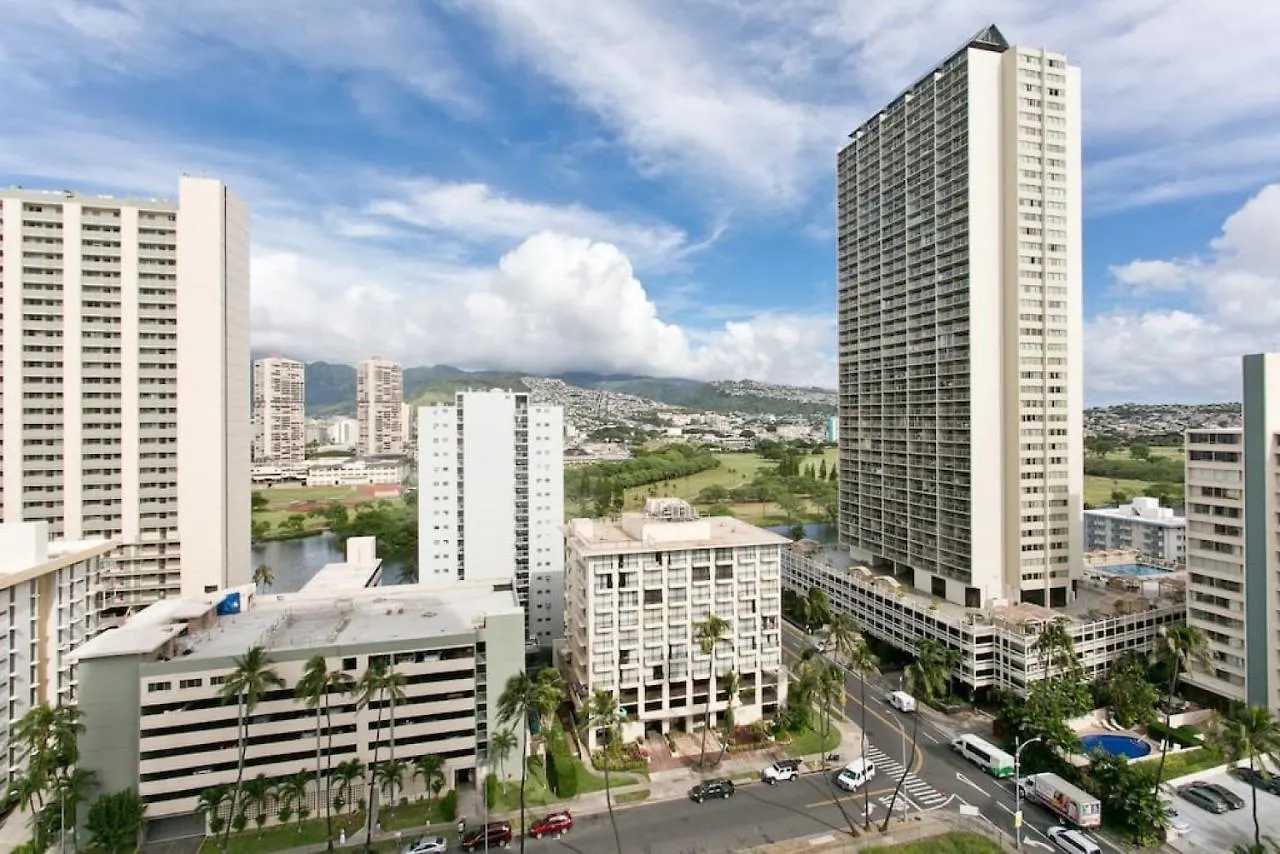 Royal Kuhio 1702 - Spacious Studio With Stunning Mountain City Views In The Heart Of Waikiki! Honolulu