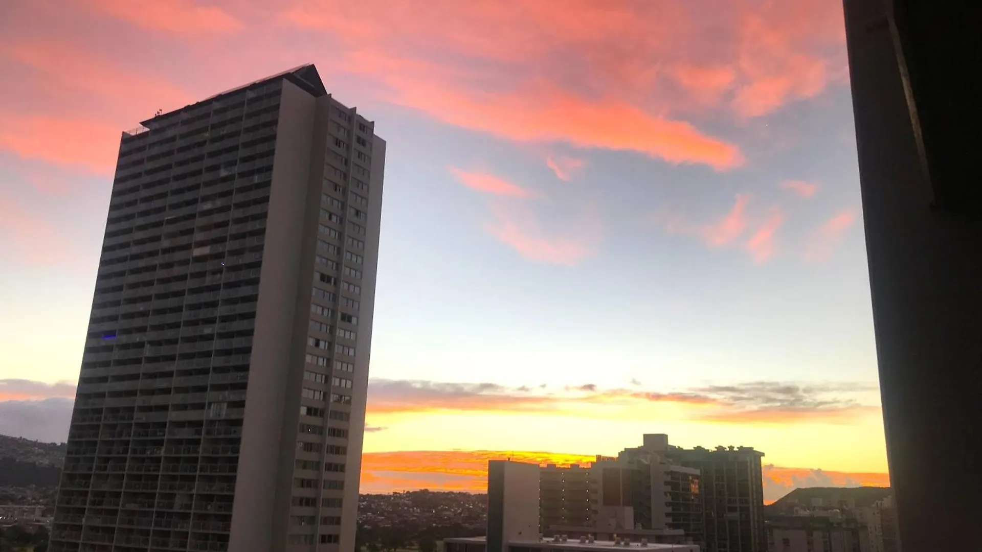 Royal Kuhio 1702 - Spacious Studio With Stunning Mountain City Views In The Heart Of Waikiki! Honolulu